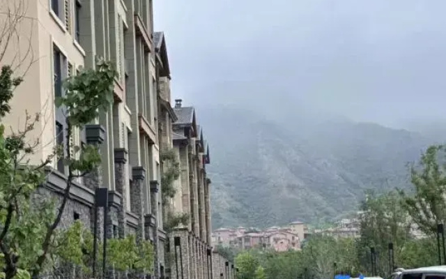 Badaling Guanshanyue Loft Villa