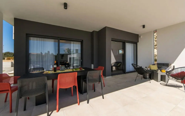 Zen Comfortable Holiday Residence