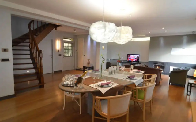 Beautiful Villa for Groups With Swimming Pool, Sauna and Wifi
