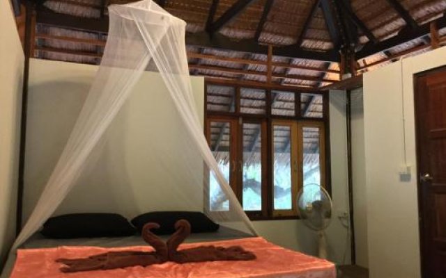 Cashew Nut Bungalow, Ko Mook