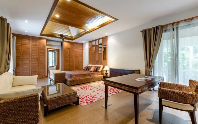 Champagne Pool Villa