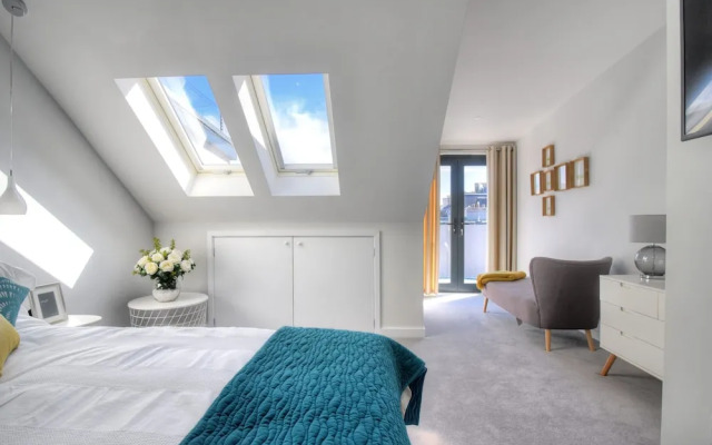 3 Grove Mews