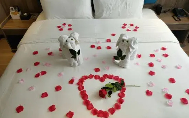 7Days Inn Hotel (Hebi Wanshanglong Building Materials City Railway Station)