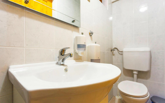 Holiday house Jucinovi Dvori, Starigrad Paklenica with pool