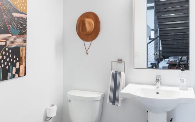Historic District Charmer - 3 Br Townhouse