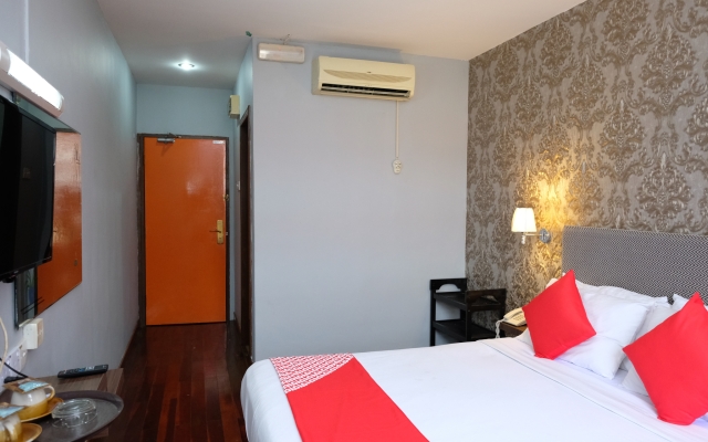 OYO 546 Grand City Hotel