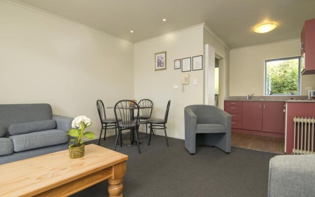 Aldan Lodge Motel