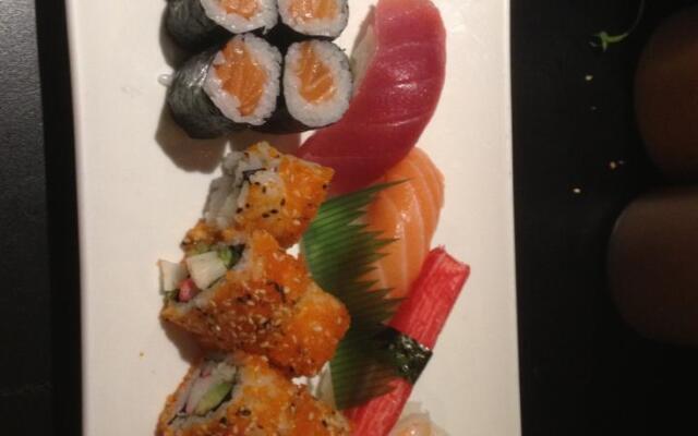 Yumi Hotel Sushi-Steaks & Friends