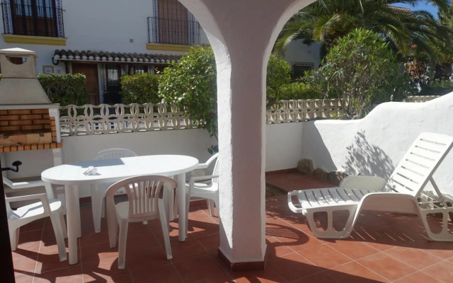 Urbanización El Oasis, 20 Villas en 1ª Línea Playa