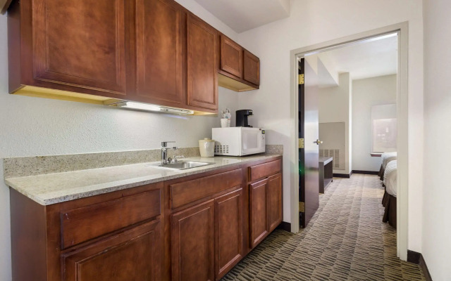 Clarion Pointe Charleston - West Ashley