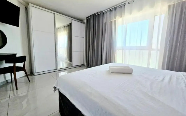SHaYaSH apartments Leonardo Bat-Yam