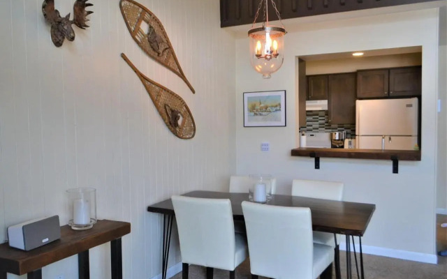 Stunning Condo - View on Lake Tremblant & Mountain