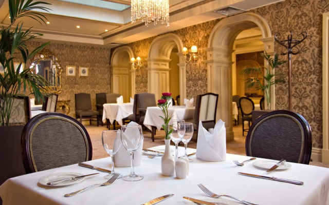 Buswells Hotel