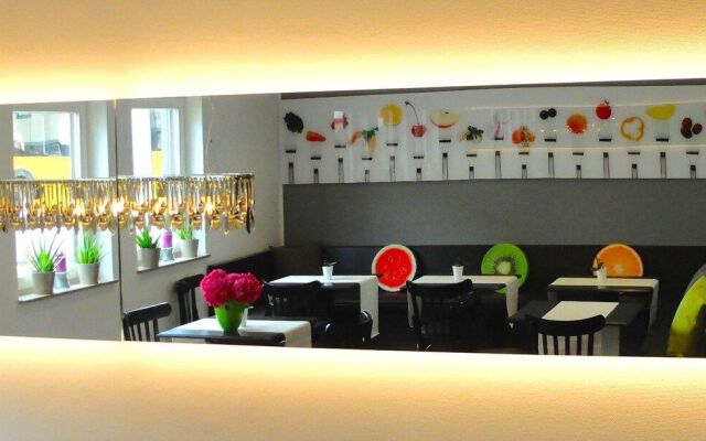 Hotel Sirrah