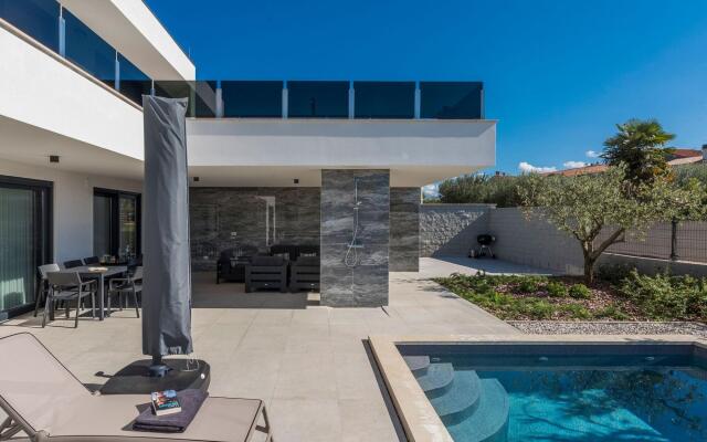 Amazing Holiday Home In Novigrad With Bubble Bath