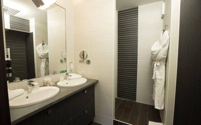 Le Pier Toulouse Hotel