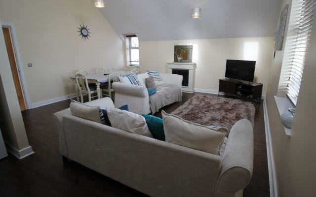 Ashgrove Court Penthouse's by Cardiff Holiday Homes