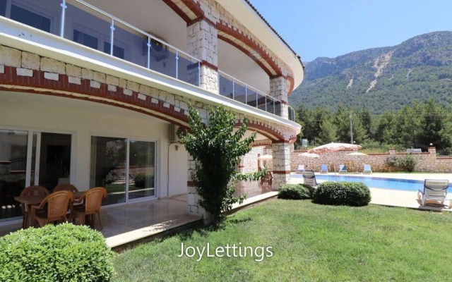 Villa NKL1 by JoyLettings