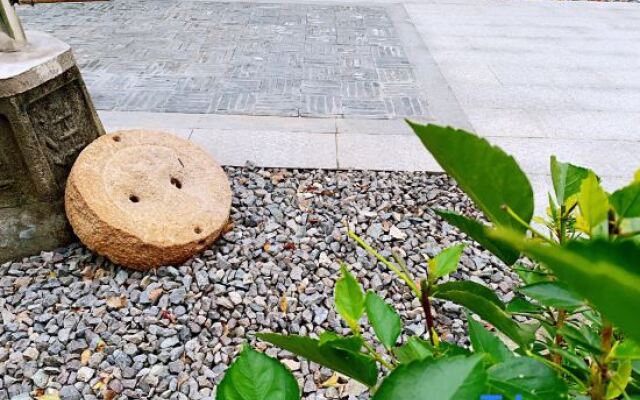 YiJiang ChunShe Guesthouse