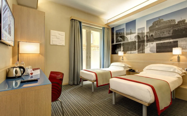 iQ Hotel Roma