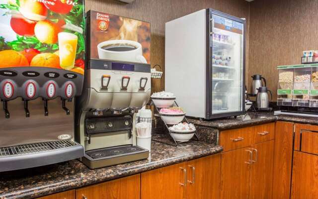 Comfort Inn & Suites at Stone Mountain