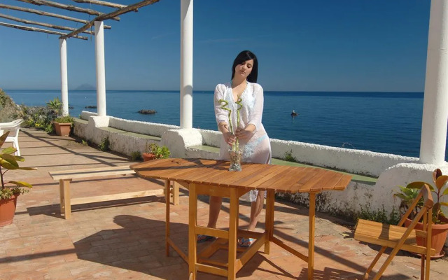 Cirucco Bay Hotel & Camping