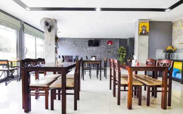 Treeyapat Place by OYO