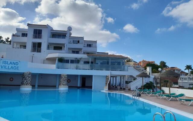 Apartments Island Village Heights