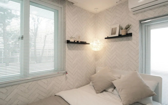 Neat House Hongdae