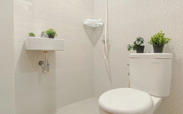 Warm Studio At Tifolia Apartment