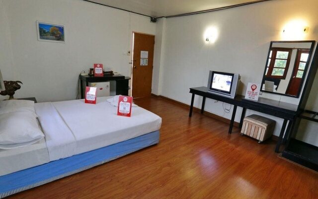M.R Palace Hotel