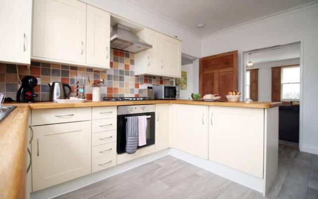 Spacious Georgian Apartment 5 mins from Bath Abbey