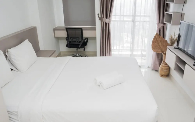 Elegant and Relaxing Studio Apartment at Springwood Residence