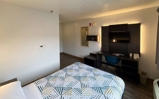 Motel 6 Glenview, IL - Chicago North