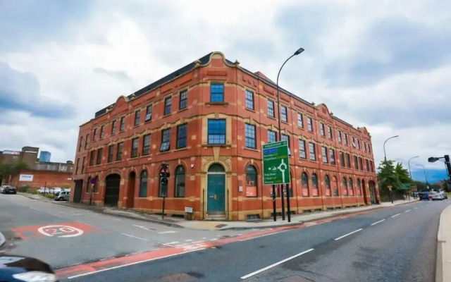 The Nichols Building Spacious 3-bedroom Apartment