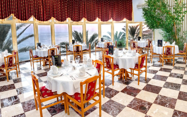 Rubi Hotel