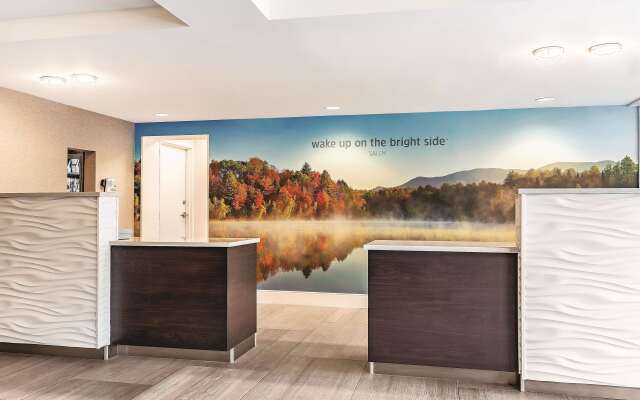 La Quinta Inn & Suites by Wyndham Salem NH