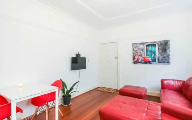 Quiet 1 Bedroom Apartment 5 Minutes From CBD