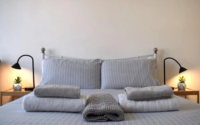 The Twickenham Apartment Near Strawberry Hill