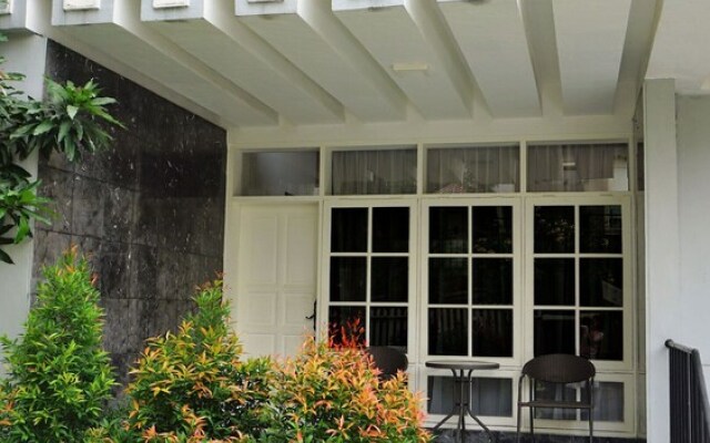 UROOMS Senopati