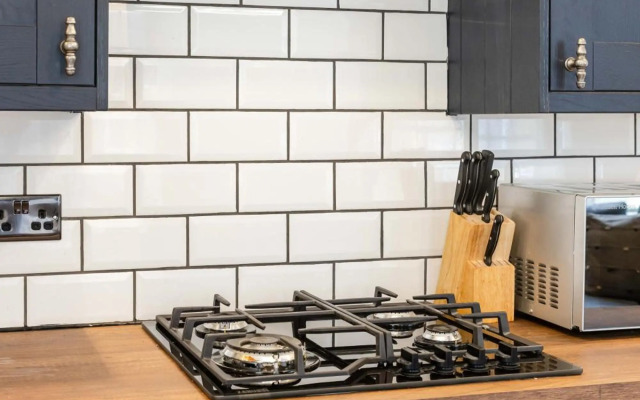 3 BEDROOM EDINBURGH VICTORIAN APARTMENT-6 Beds-Free Street Parking