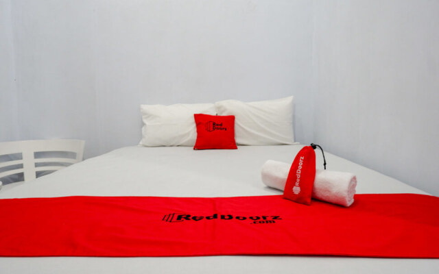 RedDoorz near STIKES Toraja