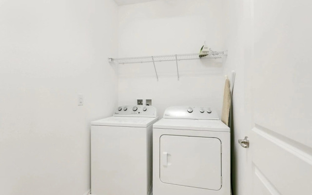 6BR Luxury Home w Private Pool BBQ