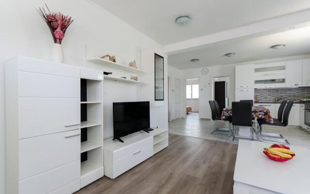 Apartments Ester in Lopar - island Rab