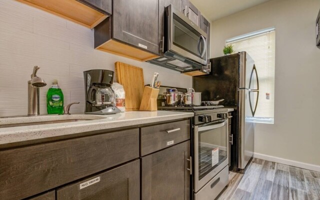 Cozy condo by train 15m to NYC