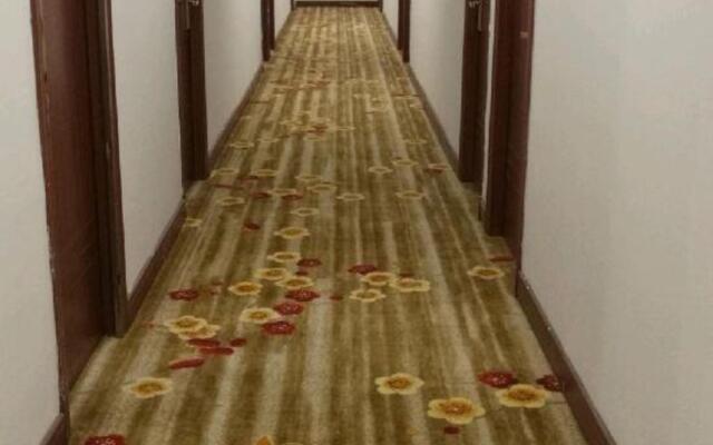 100 Inn Liangpin Hotel (Shanghai Deping Road Subway Station)