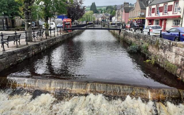 Lovely 3-bed Apartment in Alyth