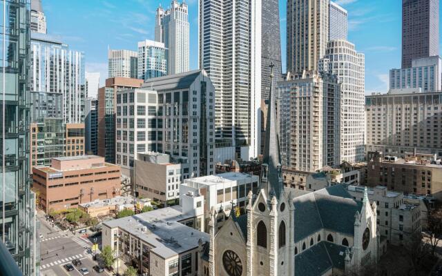 Chicago | Exclusive 1BD/1BA River North Apartment