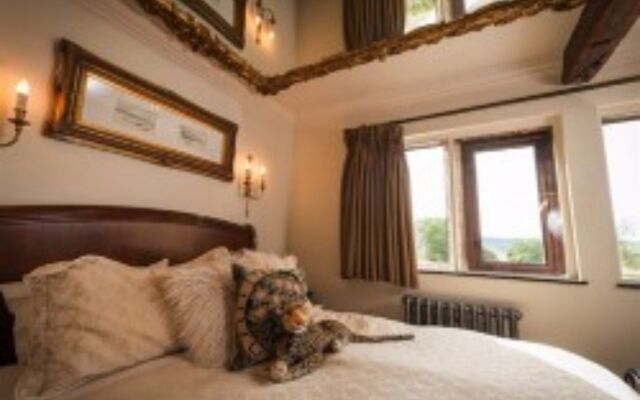 The Saddleworth Hotel