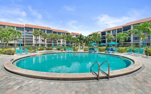 Siesta Dunes Beach 201 by Vtrips